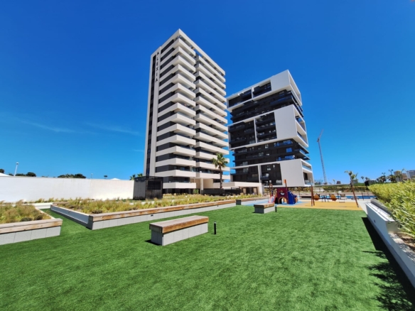 Exclusivo ático con solárium privado y vistas al mar en Calpe