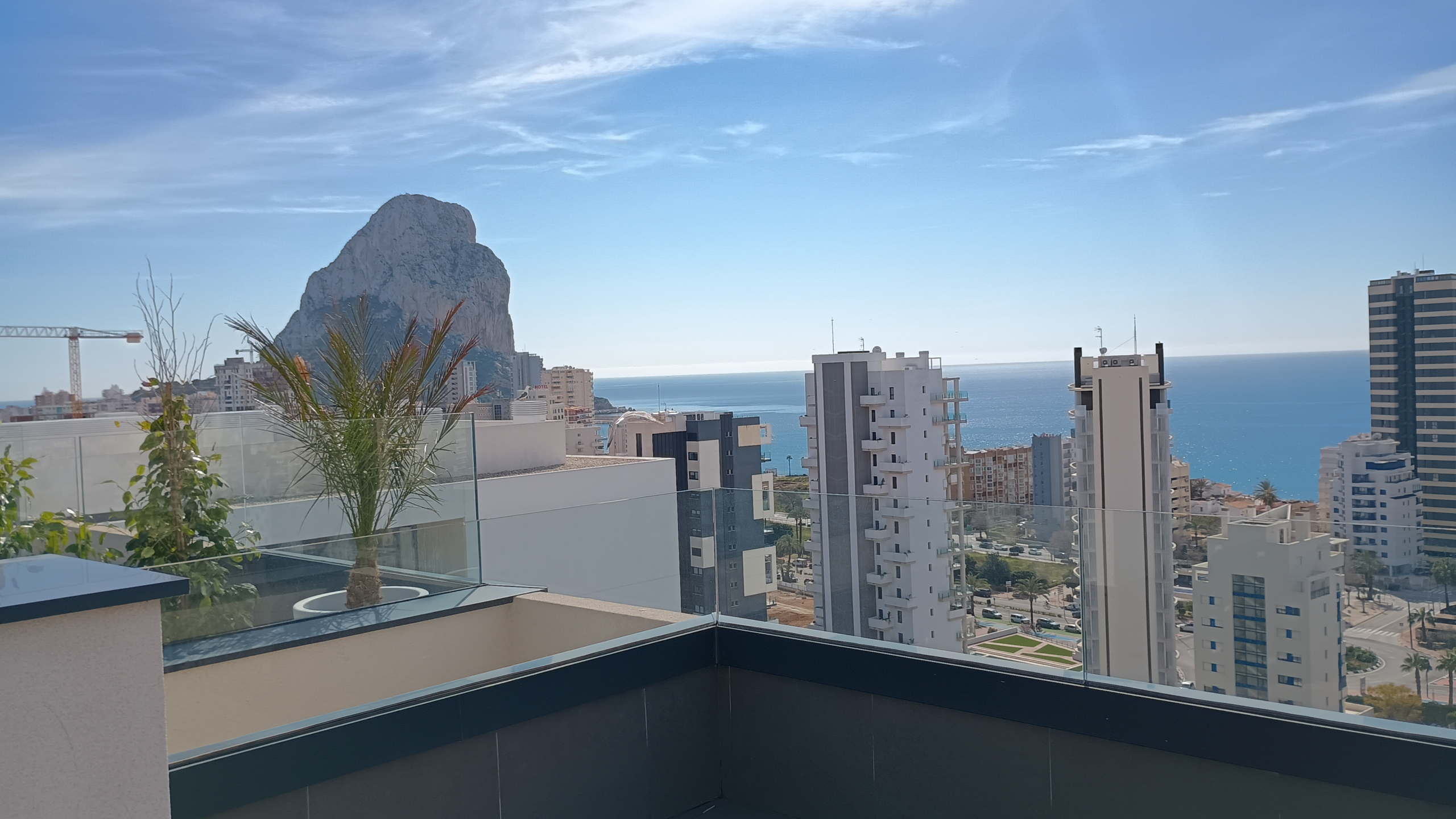 Exclusivo ático con solárium privado y vistas al mar en Calpe
