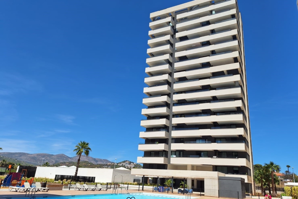 Exclusivo ático con solárium privado y vistas al mar en Calpe