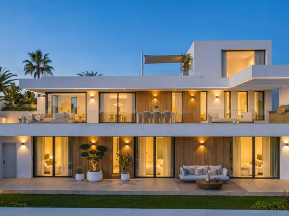 Villa mediterránea con orientación sur y vistas panorámicas